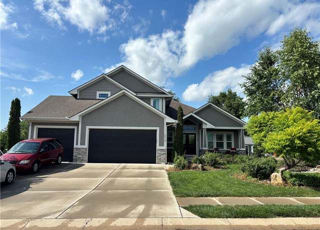 Property at 2210 Burris Dr, Harrisonville, MO 64701, 7 beds, 5 baths