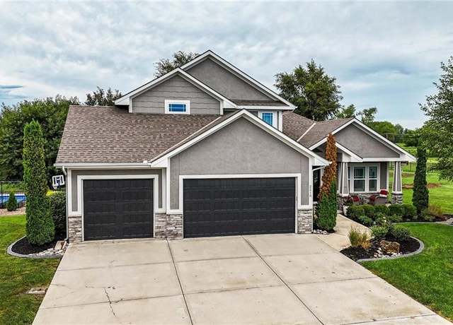 Property at 2210 Burris Dr, Harrisonville, MO 64701, 7 beds, 4.5 baths