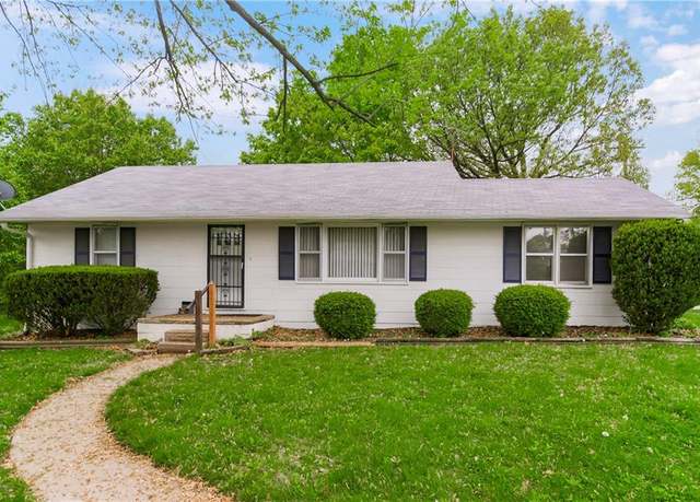 Property at 1900 Montezuma St, Leavenworth, KS 66048, 3 beds, 1 bath