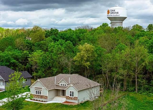 Property at 304 17th St, Oak Grove, MO 64075, 4 beds, 3 baths