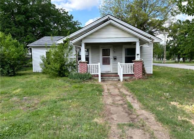 Property at 2002 S Holbrook St, Fort Scott, KS 66701, 3 beds, 1 bath