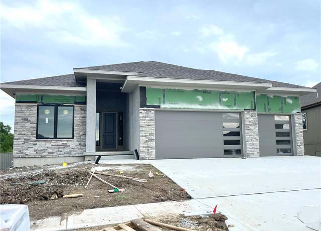 Property at 13005 W 174th Pl, Overland Park, KS 66221, 4 beds, 3 baths