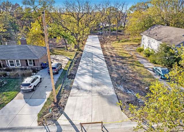 Property at 6610 Florence St, Mission, KS 66202