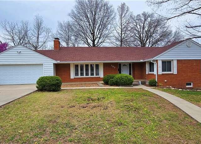Property at 307 Sunset Dr, Fort Scott, KS 66701, 5 beds, 3 baths