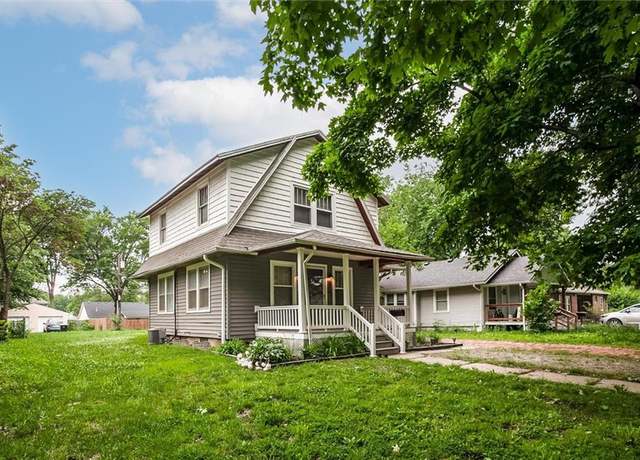 Property at 812 S Mulberry St, Ottawa, KS 66067, 2 beds, 1.5 baths