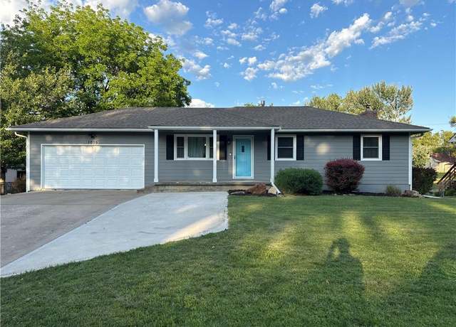 Property at 1015 S Elm St, Ottawa, KS 66067, 4 beds, 2 baths