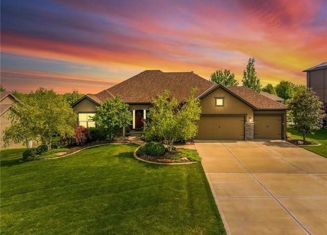 Property at 10517 NW 79th Pl, Weatherby Lake, MO 64152, 3 beds, 3 baths