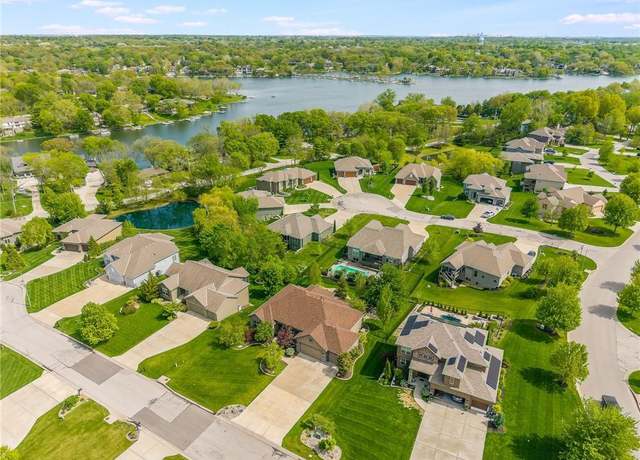 Property at 10517 NW 79th Pl, Weatherby Lake, MO 64152, 3 beds, 3 baths