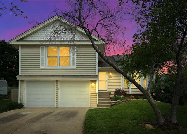 Property at 1712 NW 63rd Ct, Kansas City, MO 64118, 3 beds, 2.5 baths
