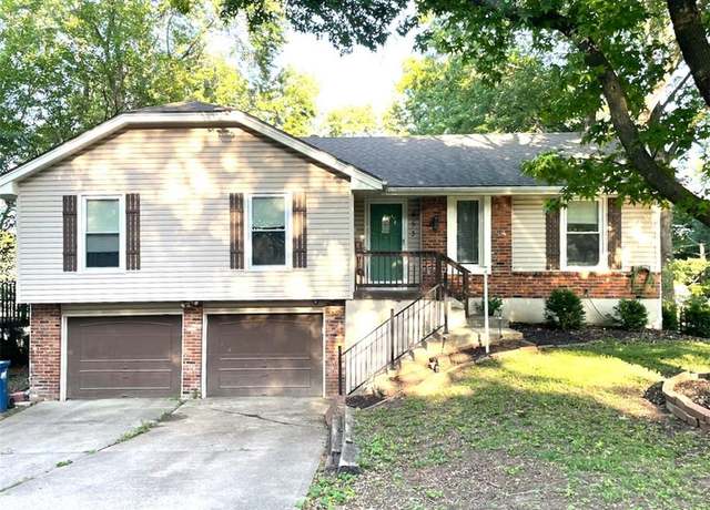 Property at 853 York Pl, Liberty, MO 64068, 3 beds, 2.5 baths