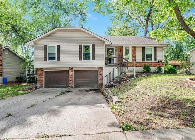 Property at 853 York Pl, Liberty, MO 64068, 3 beds, 2.5 baths