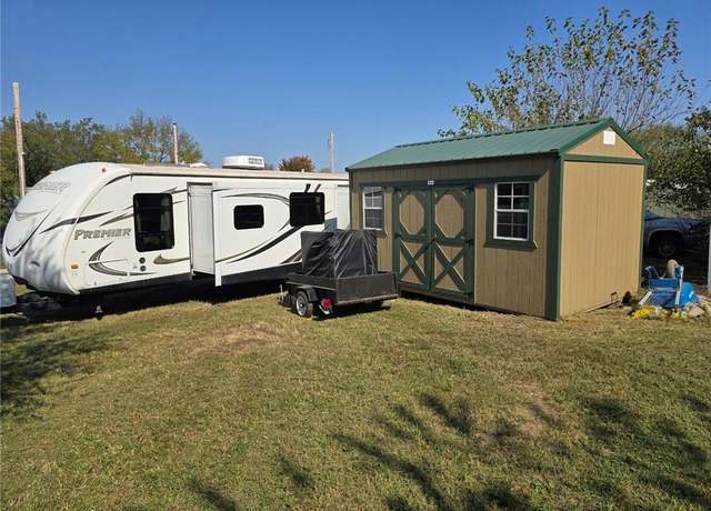 Property at 133 N Linn Valley Dr, Linn Valley, KS 66040