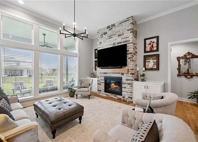 Property at 9260 Saddletop St, Lenexa, KS 66227, 4 beds, 3.5 baths