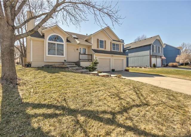 Property at 6301 W 155th St, Overland Park, KS 66223, 4 beds, 3 baths