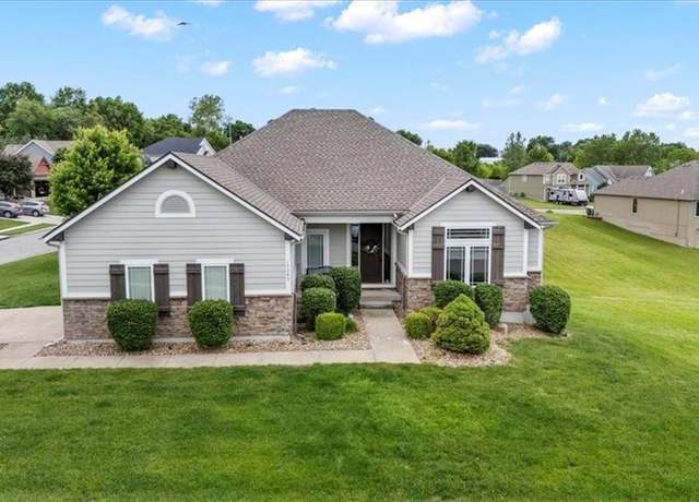 Property at 13283 Davis Ave, Bonner Springs, KS 66012, 4 beds, 3 baths
