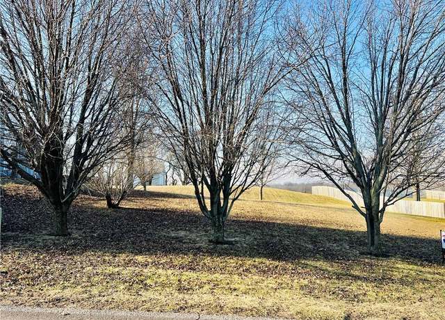 Property at 4708 Creek Crossing Dr, St Joseph, MO 64507