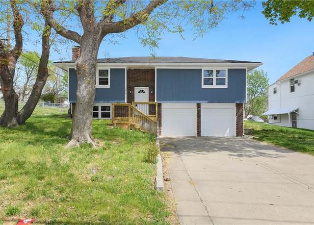 Property at 1615 5th Ave, Leavenworth, KS 66048, 3 beds, 2 baths