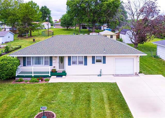 Property at 3215 Dale Ave, St Joseph, MO 64506, 3 beds, 1.5 baths