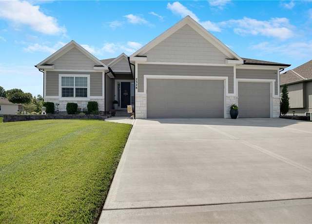Property at 2328 NE Colonnade Ave, Blue Springs, MO 64029, 4 beds, 4 baths
