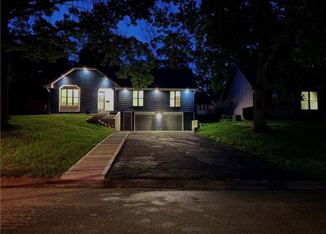 Property at 10312 W 48th Ter, Shawnee, KS 66203, 5 beds, 3.5 baths