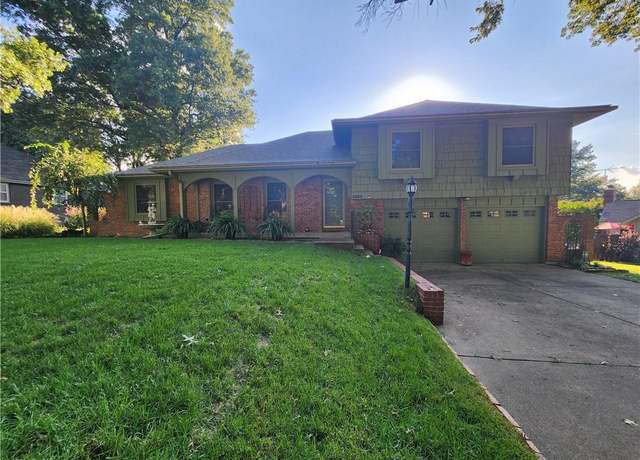 Property at 1000 Bird Ave, Harrisonville, MO 64701, 4 beds, 2.5 baths