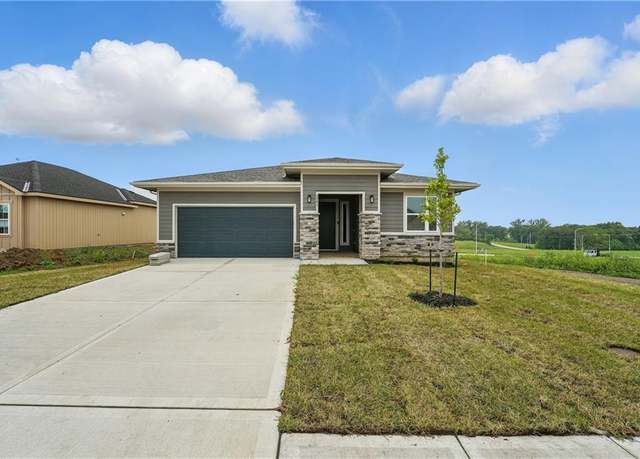 Property at 1701 NW 104th Ter, Kansas City, MO 64155, 3 beds, 2.5 baths