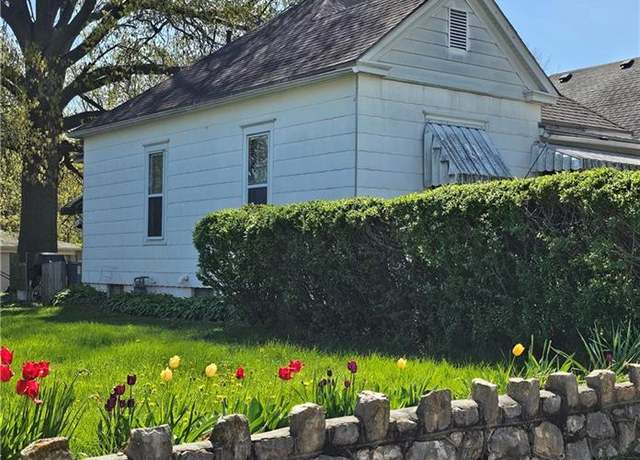 Property at 1445 N 11th St, St Joseph, MO 64501, 2 beds, 2 baths