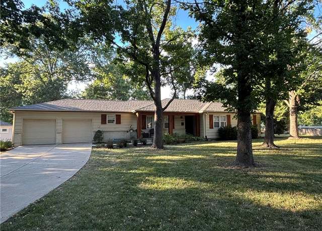 Property at 3900 W 98th Ter, Overland Park, KS 66207, 3 beds, 2 baths