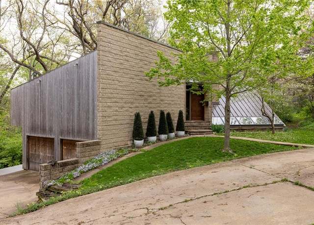 Property at 5757 Knox Ave, Merriam, KS 66203, 4 beds, 2.5 baths