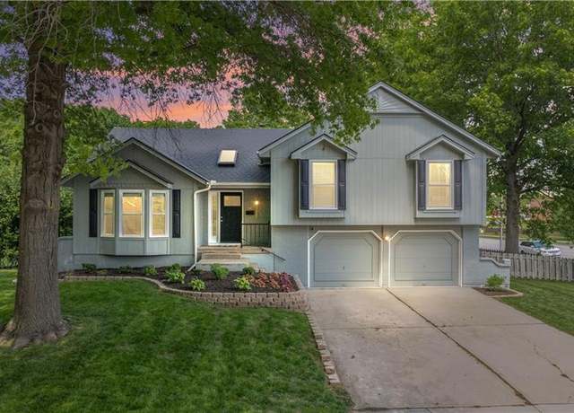 Property at 1728 SE 7th Ter, Lee's Summit, MO 64063, 3 beds, 2 baths