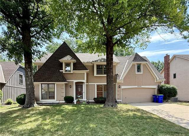 Property at 12229 Carter St, Overland Park, KS 66213, 4 beds, 3.5 baths