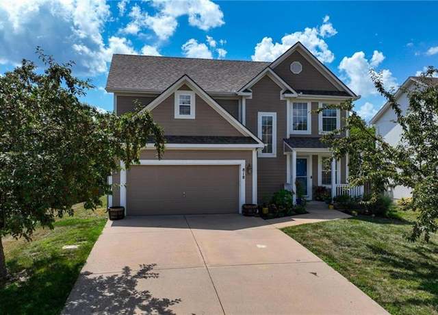 Property at 818 N Maple St, Gardner, KS 66030, 3 beds, 2.5 baths