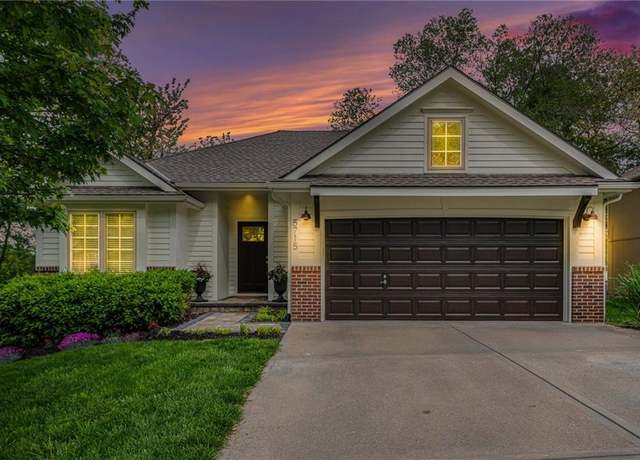 Property at 5715 NW Michaels Cv, Parkville, MO 64152, 4 beds, 3 baths