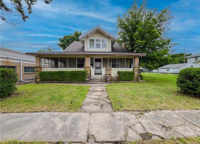 Property at 809 W Myrtle St, Independence, KS 67301, 5 beds, 1 bath
