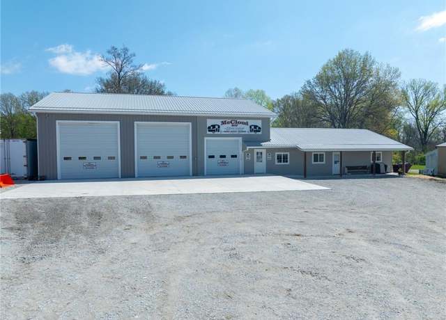 Property at 1744 Oklahoma Ave, Trenton, MO 64683, 1 bed, 1.5 baths