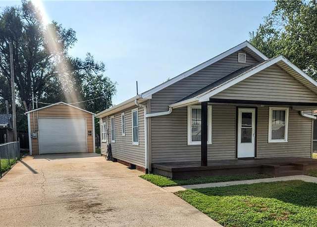 Property at 6810 Carnegie St, Saint Joseph, MO 64504, 2 beds, 1 bath