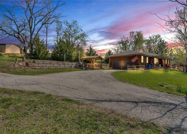 Property at 31645 Somerset Rd, Paola, KS 66071, 3 beds, 2.5 baths