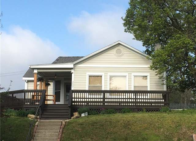 Property at 207 N Esplanade St, Leavenworth, KS 66048, 3 beds, 2 baths