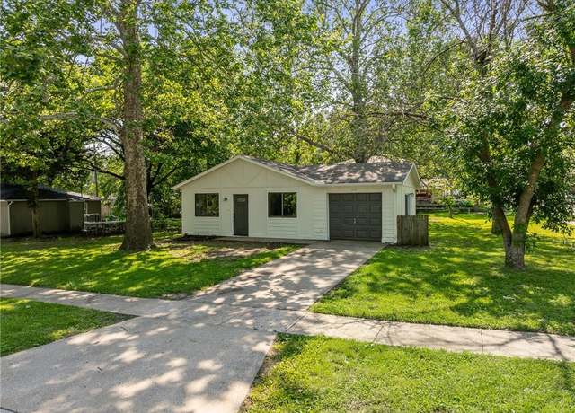 Property at 439 N Walnut St, Olathe, KS 66061, 3 beds, 1 bath