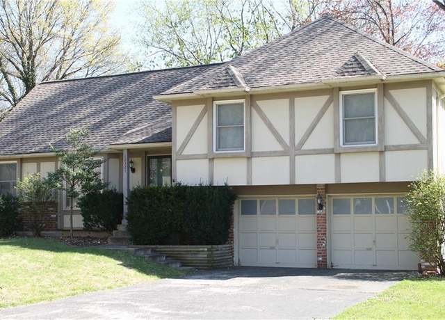 Property at 12321 W 102nd St, Lenexa, KS 66215, 4 beds, 2 baths