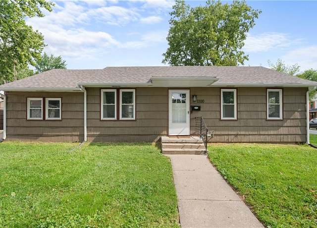 Property at 1200 W Linden Ave, Independence, MO 64052, 3 beds, 1 bath