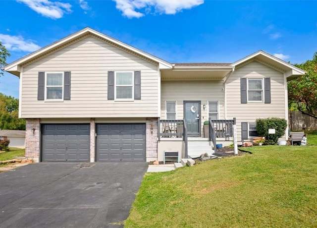 Property at 18400 Arrowhead Ln, Independence, MO 64056, 3 beds, 3 baths
