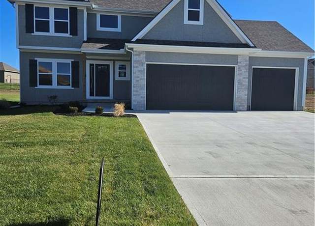 Property at 13904 E 54 Ter, Kansas City, MO 64133, 5 beds, 3 baths