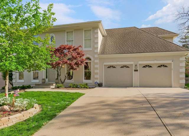 Property at 6113 NW 77th St, Kansas City, MO 64151, 4 beds, 3.5 baths