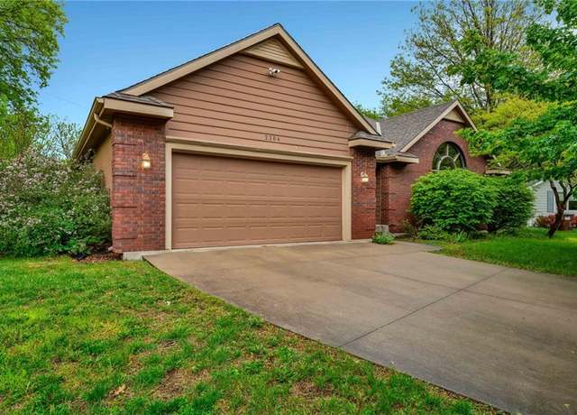 Property at 2304 Oxford Dr, Lawrence, KS 66049, 3 beds, 3 baths