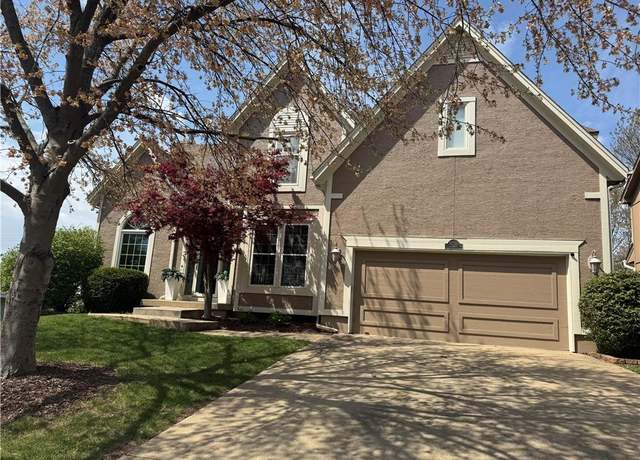 Property at 8230 Constance St, Lenexa, KS 66215, 4 beds, 3.5 baths