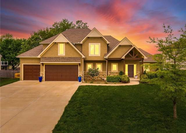 Property at 7804 NW Lynns Ln, Weatherby Lake, MO 64152, 5 beds, 4 baths