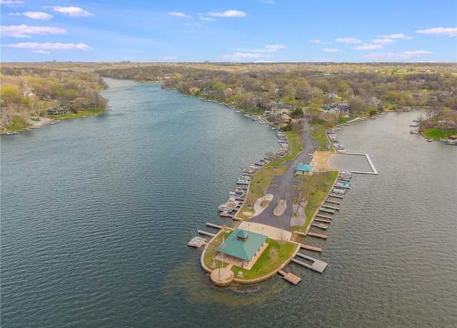 Property at 7804 NW Lynns Ln, Weatherby Lake, MO 64152, 5 beds, 4 baths