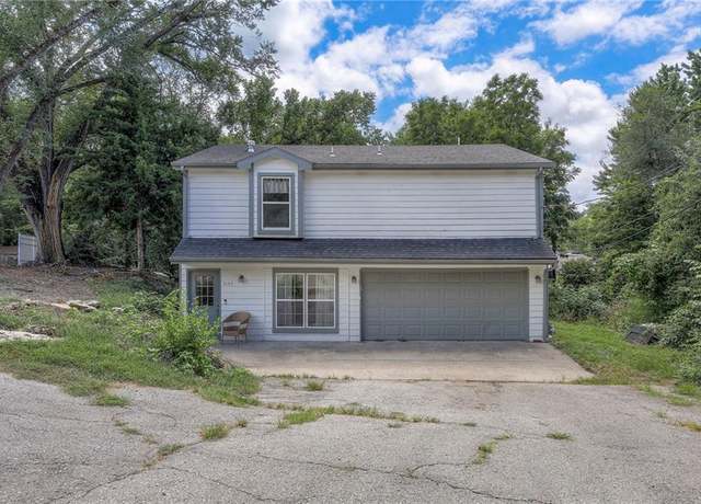 Property at 3107 W 9th St, Lawrence, KS 66049, 3 beds, 3 baths
