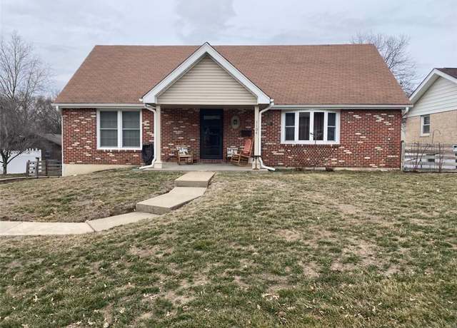 Property at 1104 Frontier St, Excelsior Springs, MO 64024, 4 beds, 2.5 baths